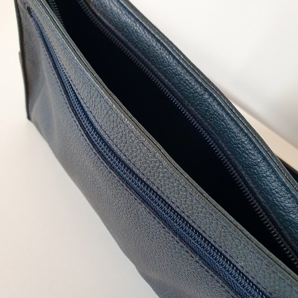 Longchamp Vintage All Leather Clutch in Navy Blue - Picture 5 of 8